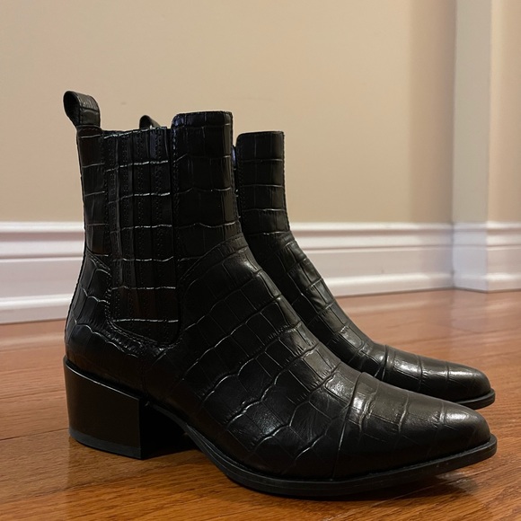 Vagabond Shoemakers Marja Embossed Chelsea Boot - Picture 2 of 5